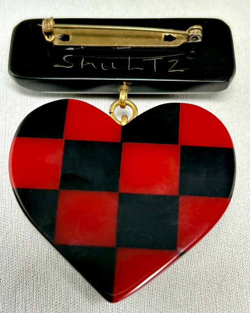 SZ40 Shultz 4 layer checkerboard heart on bar pin - Image 2