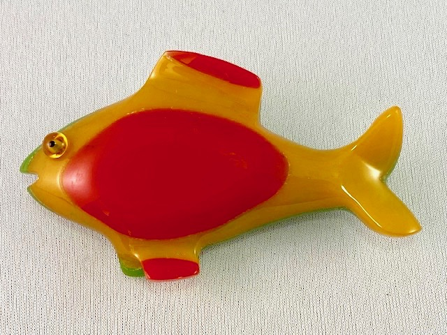 SZ55 Shultz tri color laminated fish pin