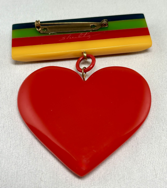 SZ57 Shultz laminated bakelite bar/red heart pin - Image 2