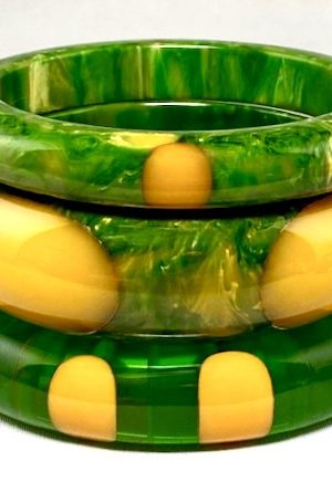 SZ68 Shultz green and yellow bakelite bangles