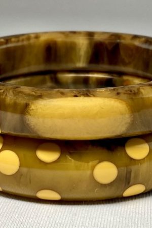SZ89 Shultz Mississippi mud dot bakelite bangles
