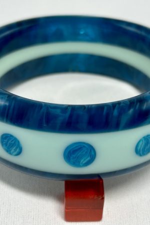 AP7 Marbled transparent sapphire/baby blue/blue moon dots bakelite bangle