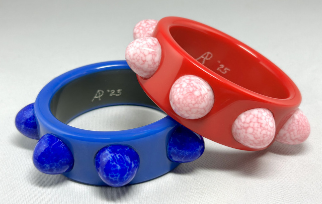 AP11 Blue or red bakelite bangles with glass cabochons - Image 3