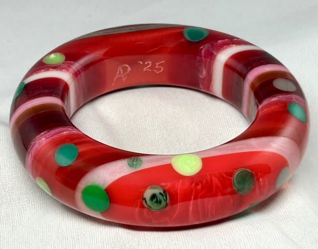 AP17 Showstopper red laminated stripes and dots bakelite bangle - Image 2