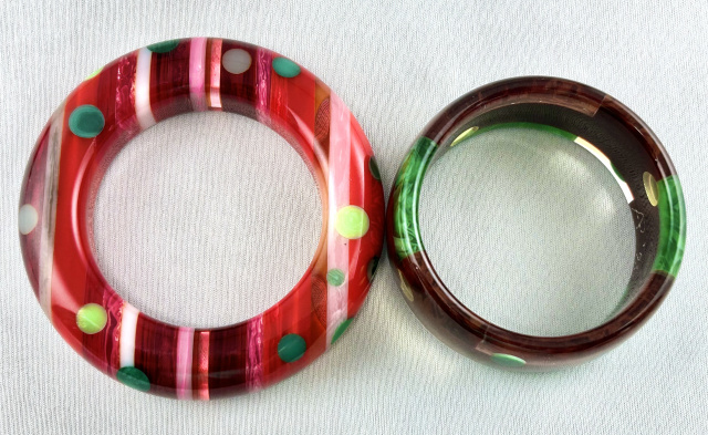 AP17 Showstopper red laminated stripes and dots bakelite bangle - Image 3