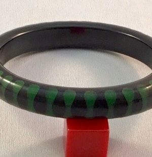 T1 Teresa black/green micro bowtie bangle
