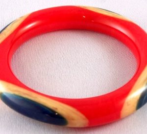 T22 Teresa red white blue oval dot bangle