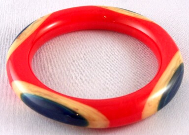 T22 Teresa red white blue oval dot bangle
