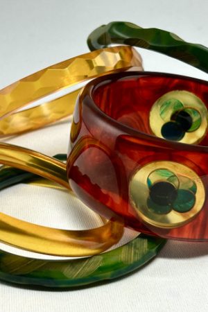 AB127 Brandon red tea with dots in applejuice dots Bakelite bangle