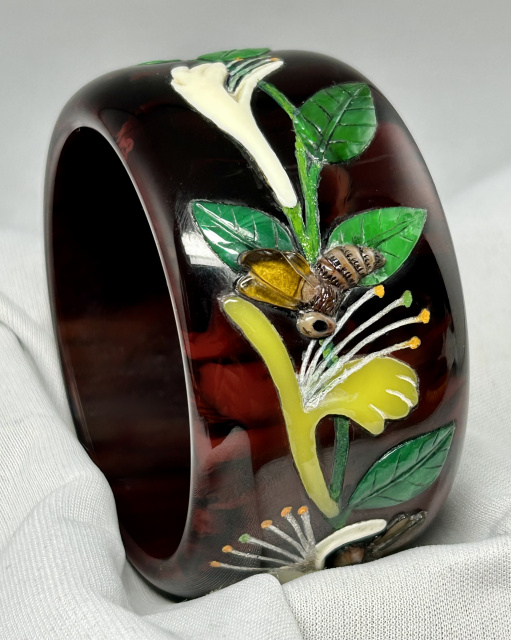 AB137 Brad Elfrink inlaid honeysuckle vine & honey bees bakelite bangle - Image 2