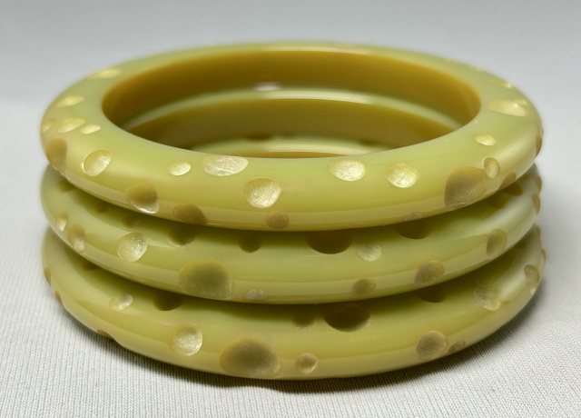 AB141 crater carved pale green bakelite bangles - Image 2