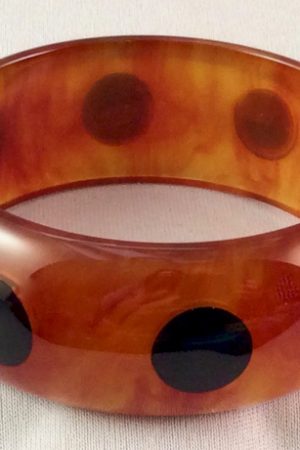 AB146 Brandon carnelian/black dots Bakelite bangle