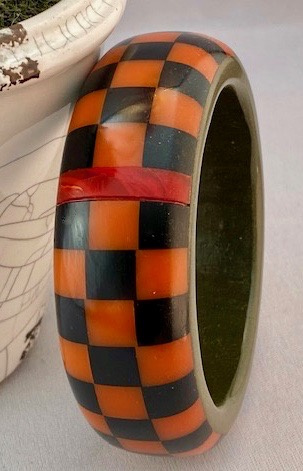 AB153 H Kronimus orange/black checkerboard bakelite bangle