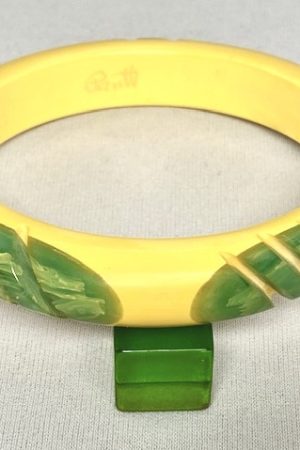 AB161 Pantti corn with aqua oval dots bakelite bangle