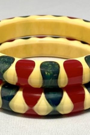 AB163 Pantti red & blue bowties bakelite bangles
