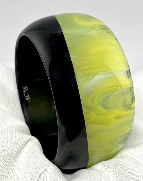 AB165 Pantti diagonal laminate bangles in bakelite and resin combo - Image 2