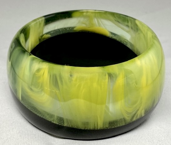AB165 Pantti diagonal laminate bangles in bakelite and resin combo - Image 3