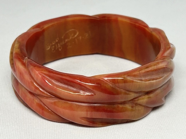 AB227 Elfrink carved bakelite bangle in rare marbled color - Image 2