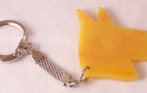 SZ5 Butterscotch dog head bakelite keyring