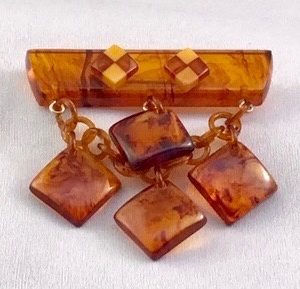 SZ15 Shultz tea bakelite charm pin w mini checkerboard