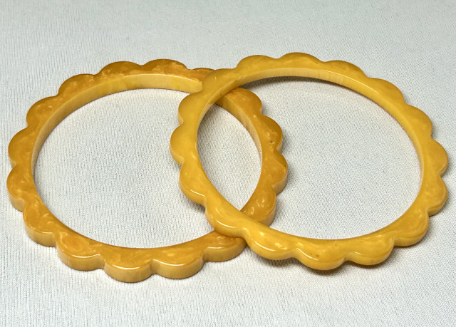 BS7 Marbled lemon bakelite daisy spacer bangles - Image 2
