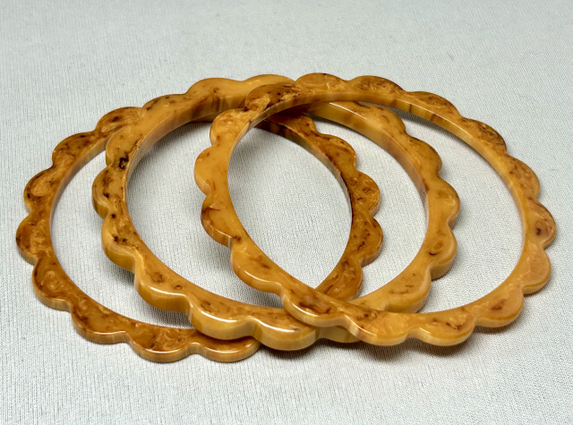 BS54 Marbled peanut butter bakelite spacer bangles - Image 2