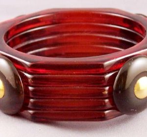 LG219 Red tea octagon lucite bangle/brass studs