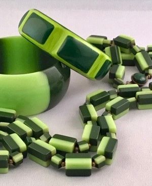 LG223 Best Plastics 2 tone green bangles
