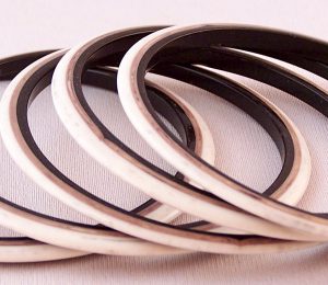 LG237 Set 5 tricolor lucite bangles