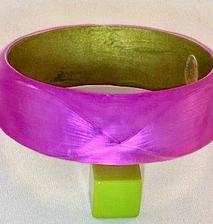 LG265 Alexis Bittar square fuchsia lucite bangle