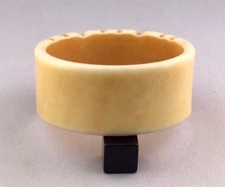 LG317 Cream lucite overdyed flowers bangle - Image 2