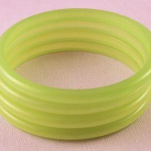 LG318 Set 4 citrus green lucite moonglow bangles