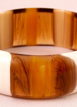 LG341 60s Lucite striped bangle bracelet in white, caramel, tortoise