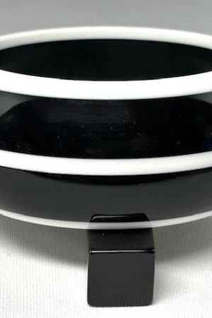 LG345 Best Plastics 60s black & white lucite bangle