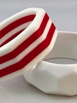 LG151 Red/white lucite bangles