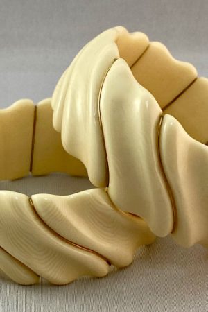 LG154 Pair faux ivory lucite bangles