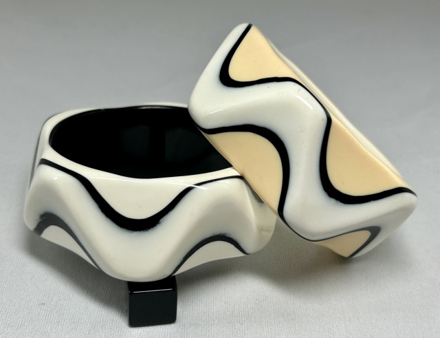 LG155 Black and white layered lucite bangles