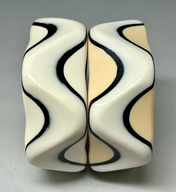 LG155 Black and white layered lucite bangles - Image 2