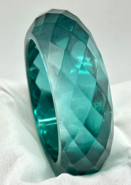 LG159 Diamond faceted transparent teal lucite bangle - Image 2