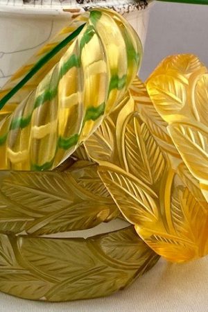 LG161 Contemporary carved transparent lucite bangles
