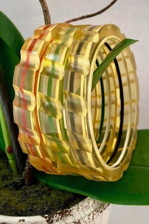 LG162 Contemporary carved transparent lucite bangles