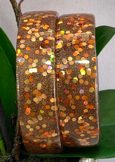 LG170 Coppery brown glitter & confetti lucite bangles - Image 2