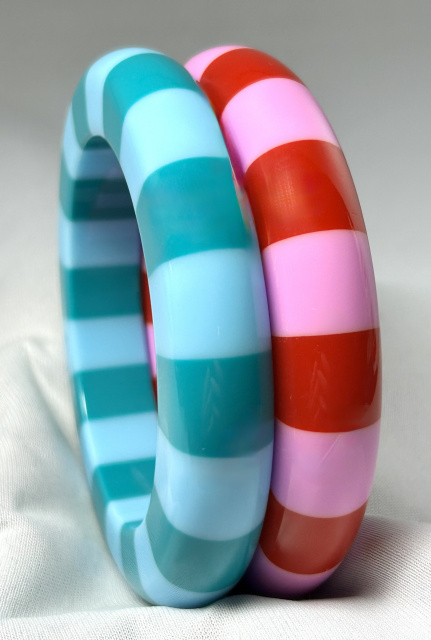Pink/red and turquoise//blue striped lucite bangles - Image 2