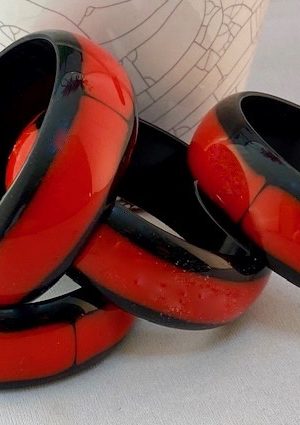 LG201 60s Black and red lucite bangle