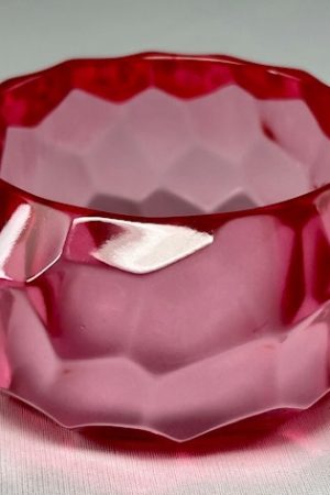 PO114 Wide PONO rosy pink faceted lucite bangle