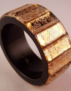 PO118 Black/Gold PONO floral etched hinged resin bangle