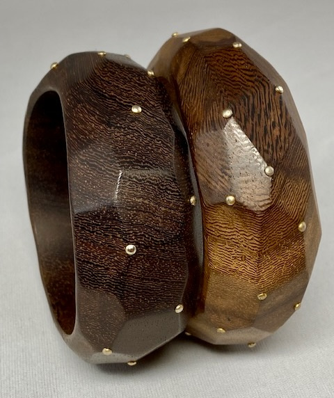 PO124 PONO Facet carved wood bangles/brass studs - Image 2