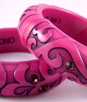 PO57 PONO Hinged violet bangle