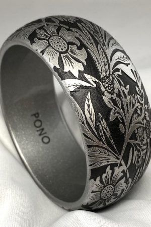 PO103 PONO Silver and black etched flowers resin bangle