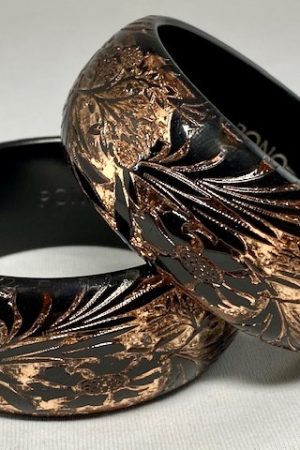 PO104 PONO Black/copper floral resin bangle